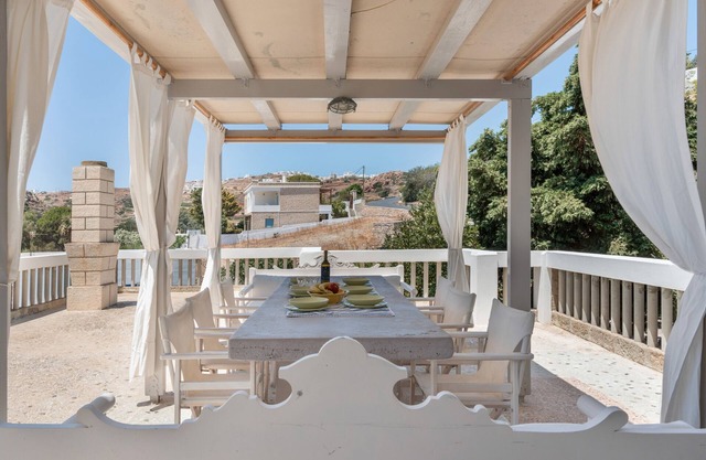 Apartment 'Seaview House Ground Floor' with Sea View, Wi-Fi and Air Conditioning