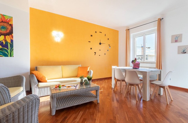 Ferienwohnung 'Sole E Girasoli' mit Balkon und Klimaanlage