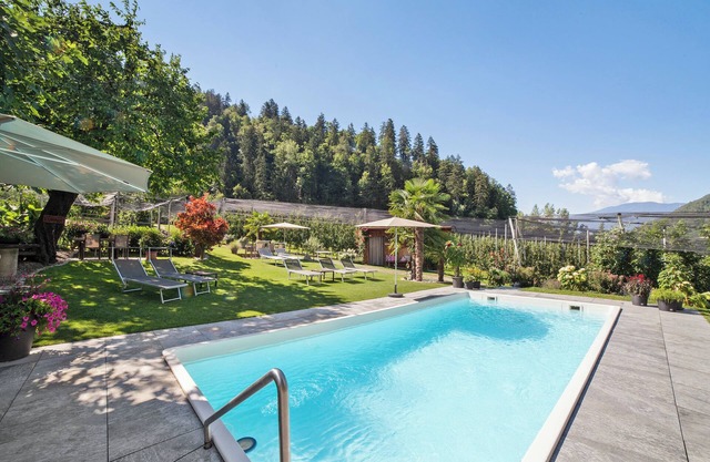 Apartment "Sonnenblume" mit Bergblick, Pool, WLAN, Balkon und Garten