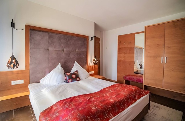 Ferienwohnung 'Sonnenblume' mit Bergblick, Gemeinschaftspool und Wi-Fi