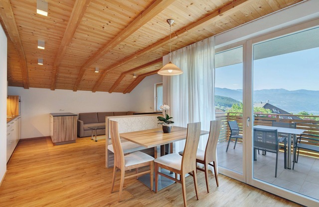 Ferienwohnung 'Sonnenblume' mit Bergblick, Gemeinschaftsgarten und Wi-Fi