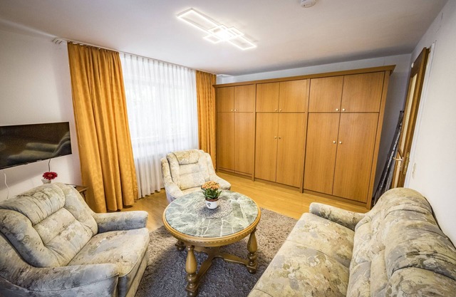 Ferienwohnung Sophia, 60qm, 1 Schlafzimmer, Balkon mit Bergblick