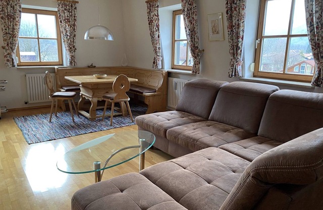 Ferienwohnung Staufenblick 71 qm mit Balkon, 1 sep. Schlafzimmer
