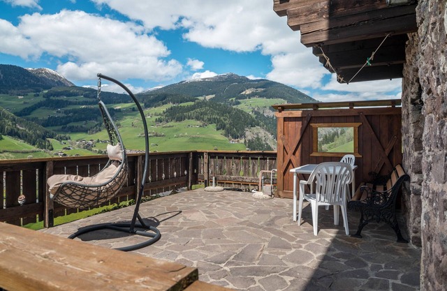 Ferienwohnung "Stofnerhof Turmgemach" mit Bergblick, privater Terrasse und WLAN
