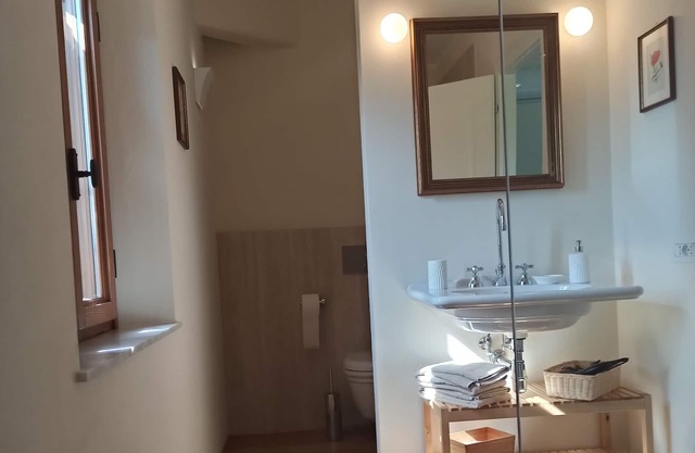 Wohnung in Landvilla mit Park von jahrhundertealten Bäumen 800 Meter vom Meer entfernt