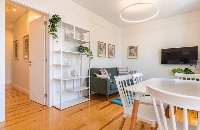 Apartment T3 65m2, 3 bedroom at Paço de Arco