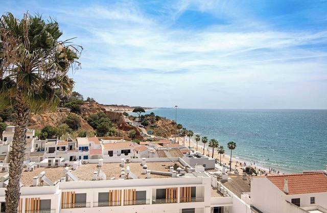 Ferienwohnung 'T3 Duplex Albufeira' nahe dem Strand mit Meerblick, privater Terrasse und WLAN