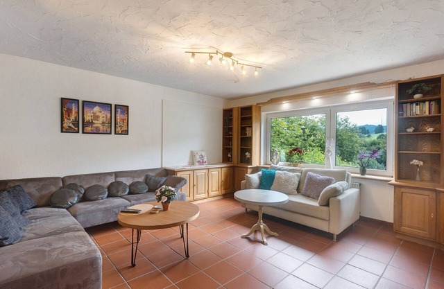 Apartment 'Talblick Sellinghausen' mit Bergblick, privater Terrasse und WLAN