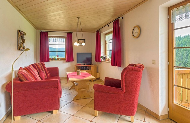 Ferienwohnung 'Tanne - Barrierefrei' mit Privatterrasse, Gemeinschaftsgarten und Wi-Fi