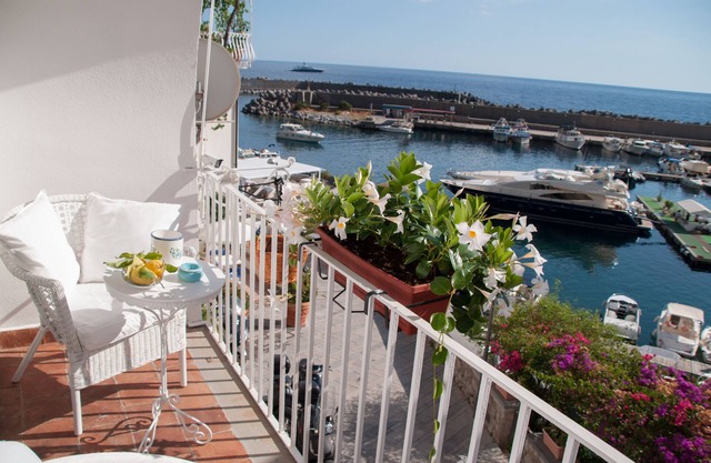 "Terra" Apartment: Spectacular view of the Port of Maratea