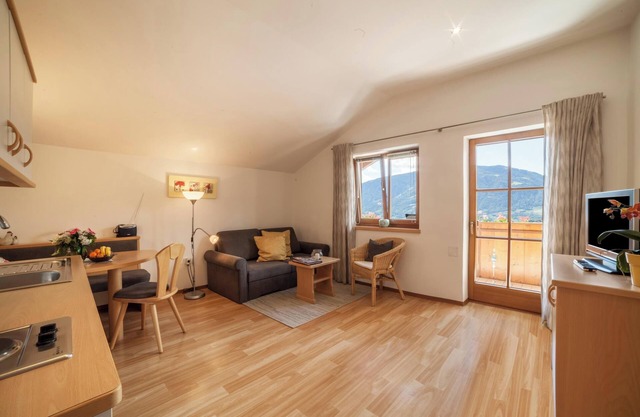 Ferienwohnung "Texelblick Rainegg" mit Bergblick, WLAN, Garten & Balkon
