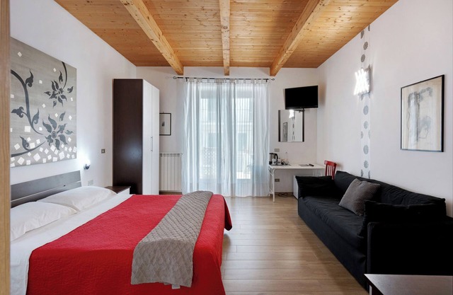 Ferienwohnung 'The Main Street Holiday House' mit Bergblick, Gemeinschaftsgarten und Wi-Fi