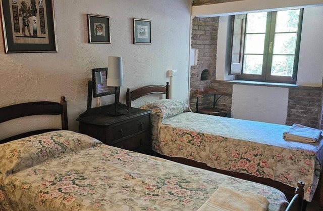 WOHNUNG: THREE in einem alten Schloss mit Pool Überblick
