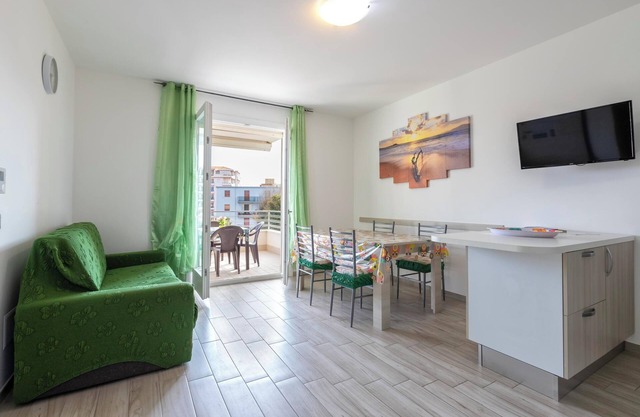 Ferienwohnung "Tirreno" nahe dem Strand mit A/C, Balkon & Terrasse