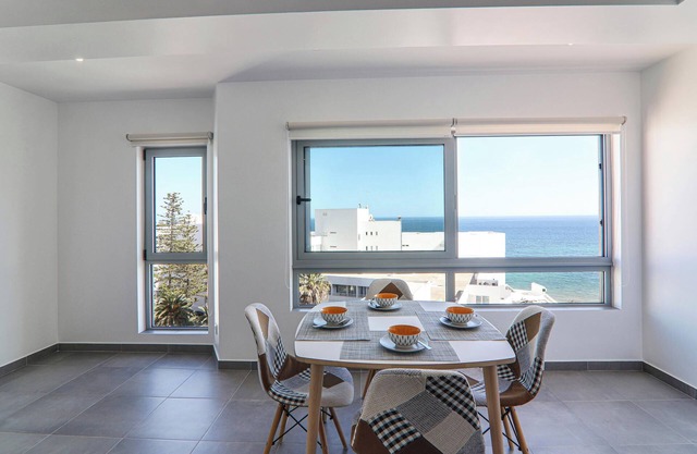 Ferienwohnung Torre Invicta 6ºC - Vista Mar mit Pool, Klimaanlage, WLAN, Garten und Balkon