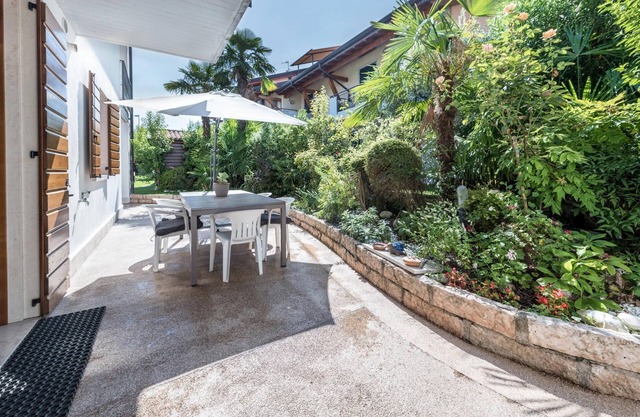 Haustierfreundliches Apartment Trento 33 mit Pool, Klimaanlage, WLAN und Garten