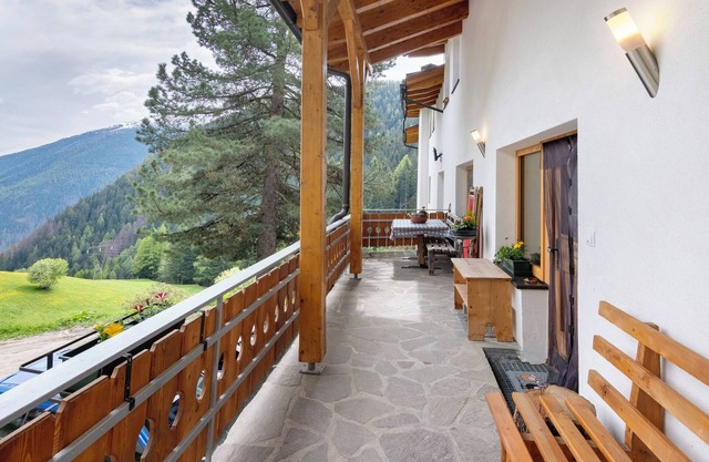 Ferienwohnung 'Tscheppa' mit Bergblick, privater Terrasse und Wi-Fi