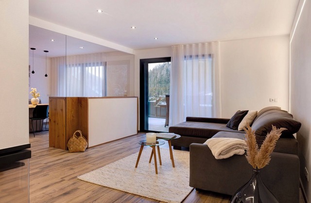 Ferienwohnung 'UB Two' mit Bergblick, privater Terrasse und WLAN