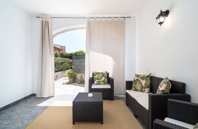Apartment 'Un Giardino Sul Mare' with Private Garden, Wi-Fi and Air Conditioning