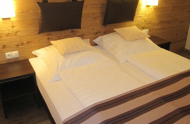 Ferienwohnung Untersberg 42 qm für 1-2 Personen mit Balkon und Bergblick