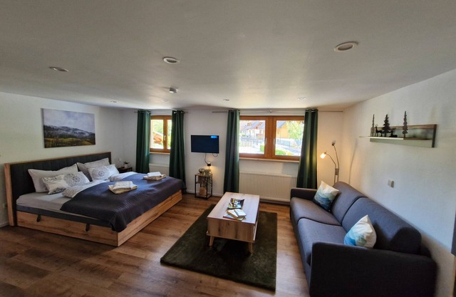 Ferienwohnung 'Untere Halde' mit Bergblick, privater Terrasse und Wi-Fi