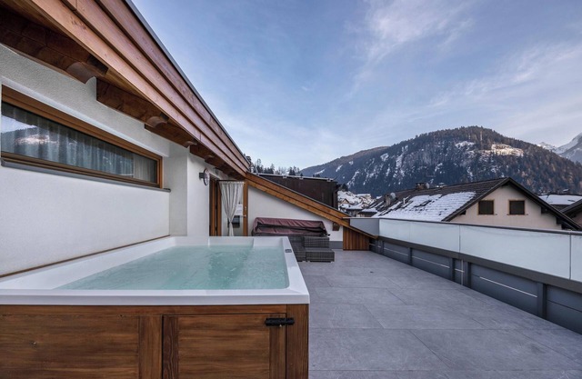 Ferienwohnung "Vacanze Arcobaleno - Giallo" mit Bergblick, Sauna & Whirlpool