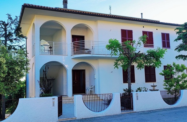 Appartement Ferienhaus Internet WIFI und andeutendes Panorama Monte Conero Meer.