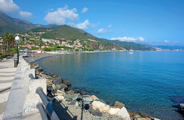 Apartment "Valeria 2 - Arenzanohost" with Sea View, Terrace & Wi-Fi