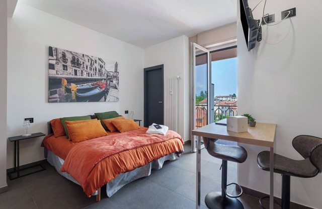 Apartment 'Venezia' with Mountain View, Balcony and Wi-Fi