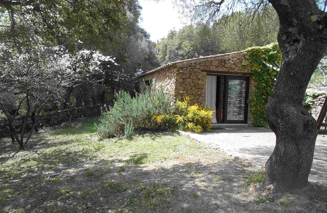 Apartment 'Vermentino' with Shared Pool, Private Garden and Air Conditioning