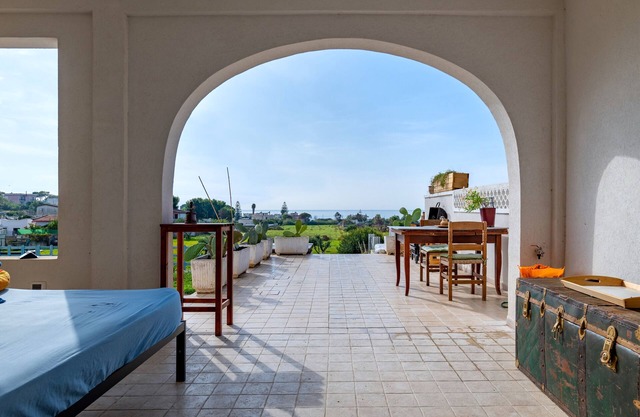 Apartment 'Villa Salentu - Lu Ientu' with Sea View, Wi-Fi and Air Conditioning
