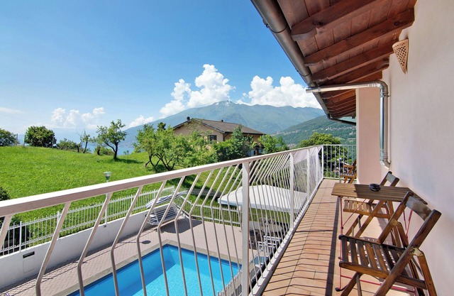 Ferienwohnung 'Villa Adele' mit Seeblick, privatem Pool und WLAN