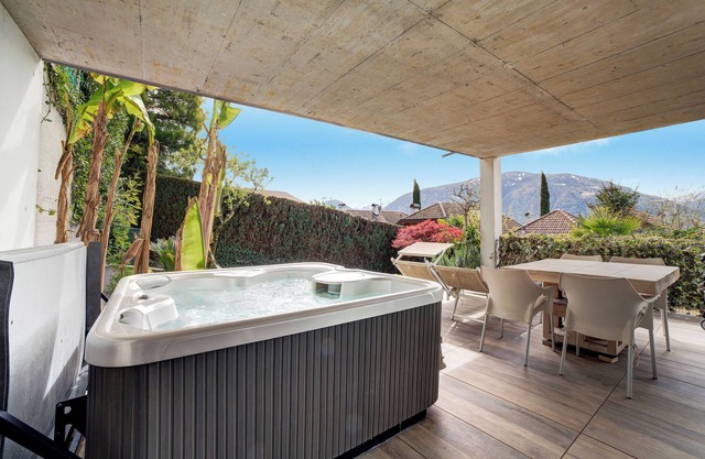 Ferienwohnung 'Villa Alvarium 2' mit Bergblick, privater Terrasse und WLAN