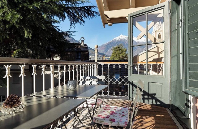 Ferienwohnung 'Villa Bergmann Turm Suite' mit Bergblick, Gemeinschaftsterrasse und WLAN