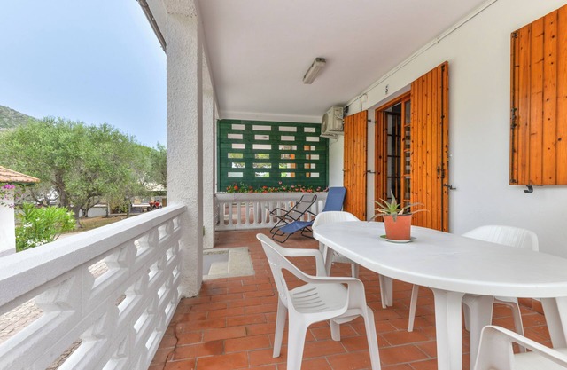 Apartment 'Villa Conti - Trilocale 5' with Private Terrace, Shared Garden and Wi-Fi