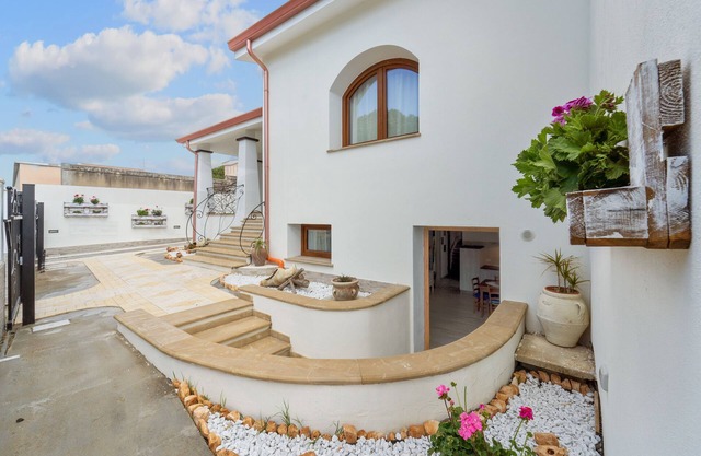 Apartment 'Villa Fraisca Appartamento Iris' with Shared Garden, Wi-Fi and Air Conditioning