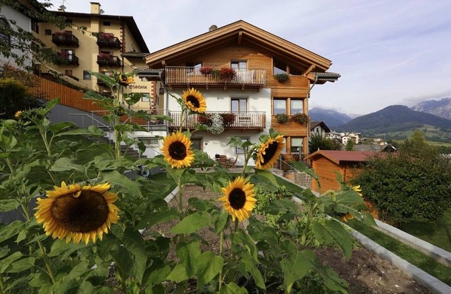 Apartment 'Villa Prafiori Giglio' mit Bergblick, Gemeinschaftsgarten, Balkon und WLAN