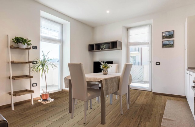 Ferienwohnung "Villa Vacanze Pink Lady" mit Bergblick, Terrasse und Gemeinschaftsgarten