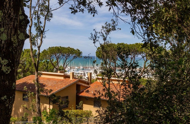 Ferienwohnung "Villetta Dei Pini" mit Meerblick, Privatem Garten & WLAN