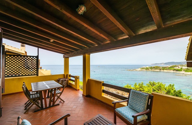Apartment 'Villetta Francesca' with Sea View, Private Terrace and Air Conditioning