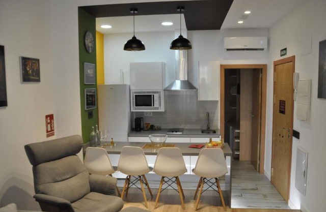 Apartment 'Vinagrillo 2' with Wi-Fi and Air Conditioning