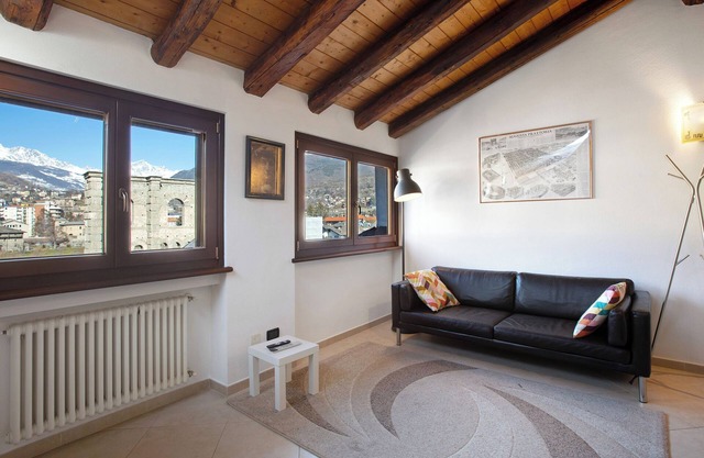 Ferienwohnung 'Vista Anfiteatro Romano' mit Blick auf die Berge