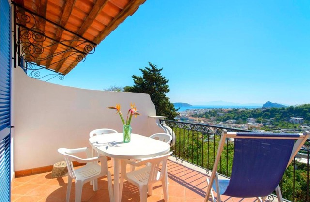 Ferienwohnung 'Vista Golfo' mit Meerblick, privater Terrasse und Wi-Fi