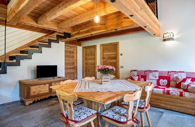 Ferienwohnung 'Volo Dell'aquila Con Sauna Privata' mit Bergblick, Gemeinschaftsgarten und WLAN