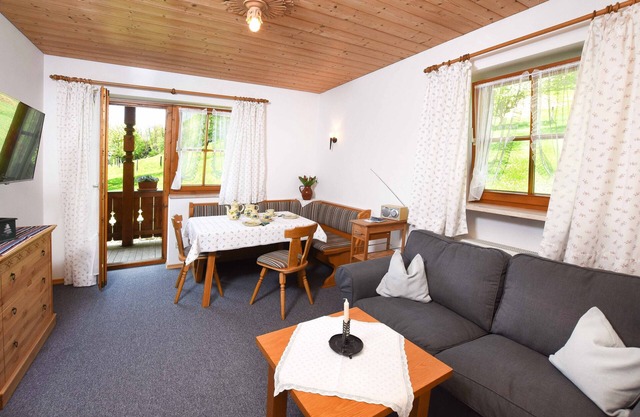 Ferienwohnung Vroni 50qm, Balkon, Küche, 1 Schlafzimmer, Wohzimmer, max 2 Pers.