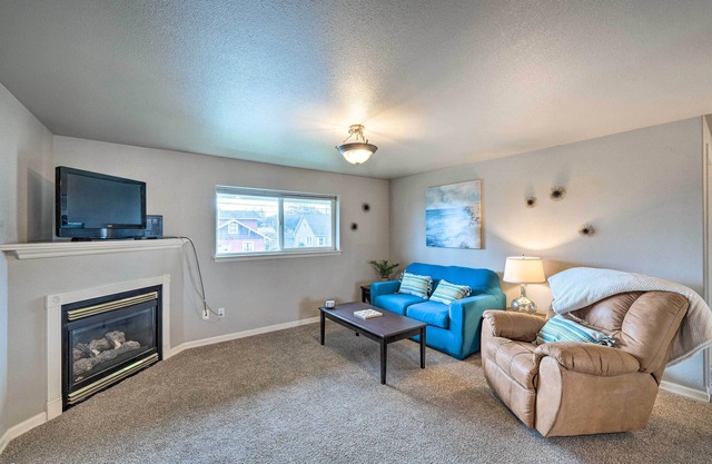 Apartment w/ Gas Fireplace ~ 1/2 Mi to Beach!