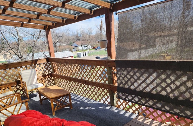 Apartment w large deck and ac