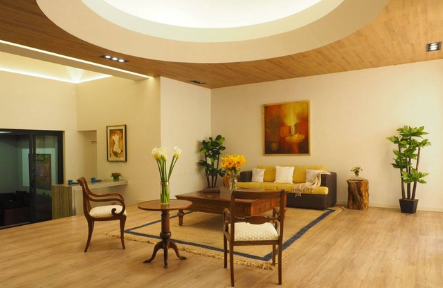 Apartment w/ Salon-Bar & Balcony - Near the Angel