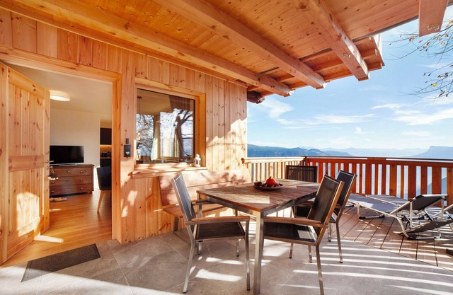 Ferienwohnung 'Waldele Bichl Hauserhof' mit Bergblick, privater Terrasse und Wi-Fi
