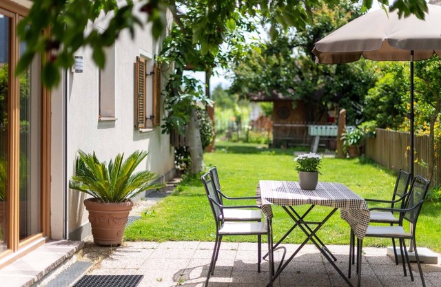 Ferienwohnung 'Weinangerhof Kirschbaum' mit Bergblick, Gemeinschaftspool und WLAN